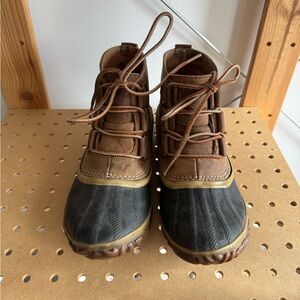 Sorel Women’s Brown and Black Snow Boots, size 5